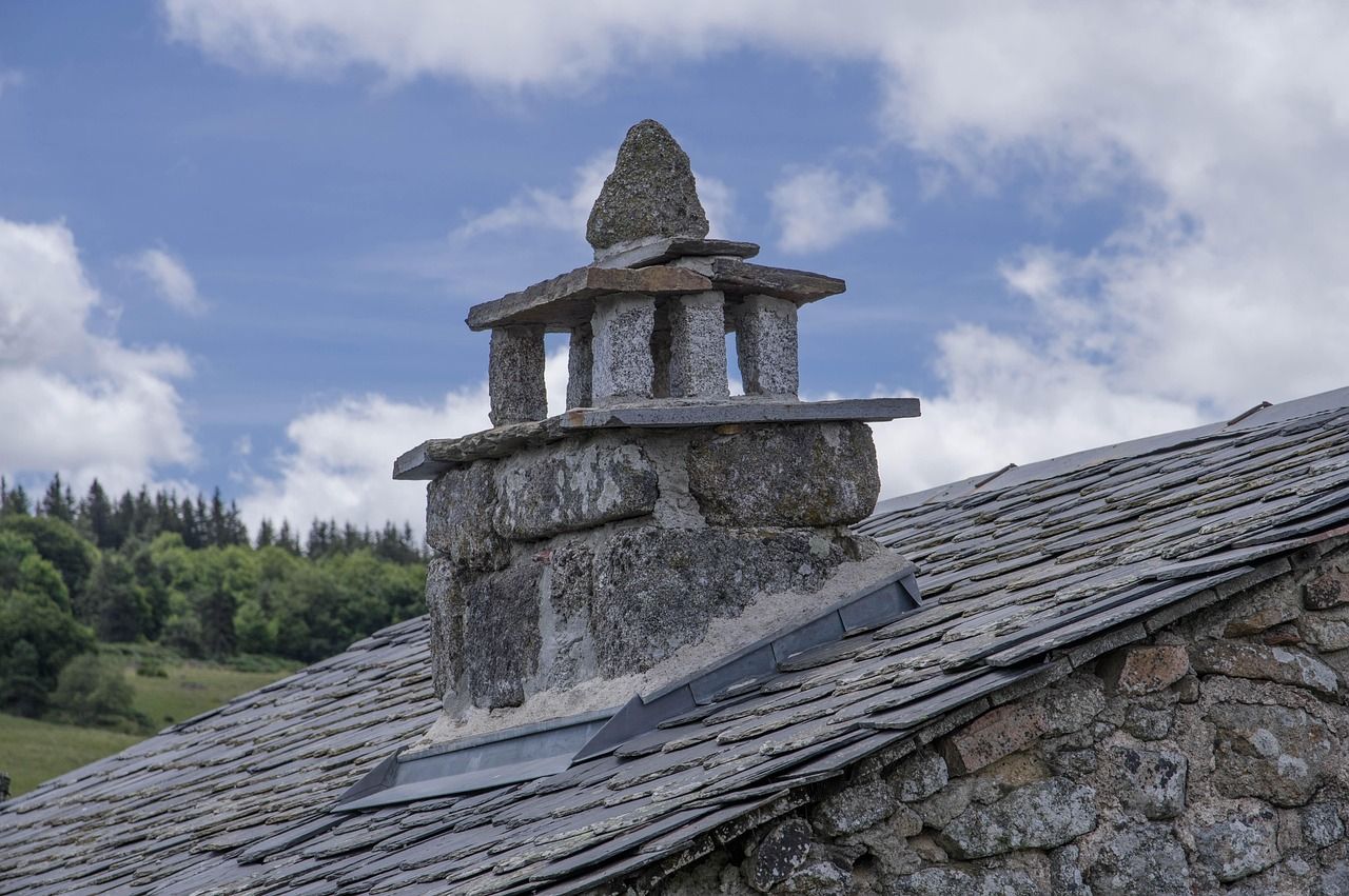Comment poser des ardoises sur une toiture installation de toiture en ardoise : bénéficiez d'une couverture durable, esthétique et résistante pour votre habitat grâce à notre expertise professionnelle.