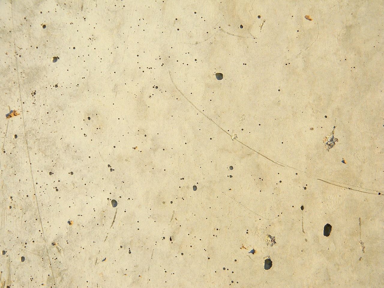 découvrez les étapes clés pour réaliser un coulage de dalle en béton réussi, avec des conseils pratiques pour assurer durabilité et solidité.